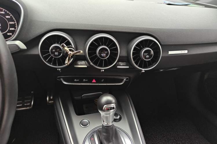 Used Audi TT 2015 TT Coupe 45 TFSI Audio And AC Panel