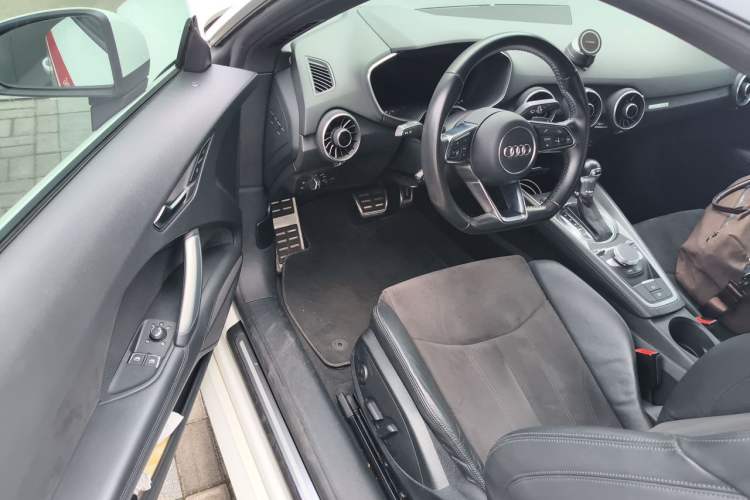 Used Audi TT 2015 TT Coupe 45 TFSI Driver Seat