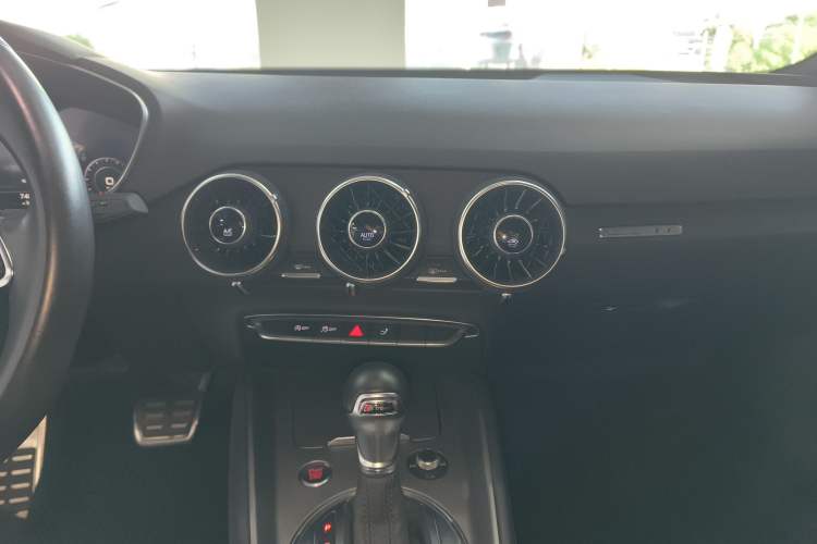 Used Audi TT 2015 TT Coupe 45 TFSI Audio And AC Panel
