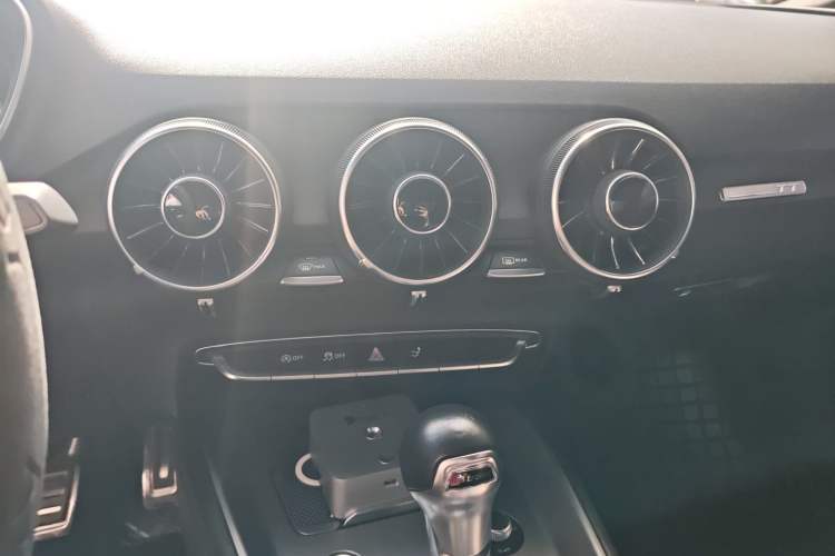 Used Audi TT 2015 TT Coupe 45 TFSI Audio And AC Panel