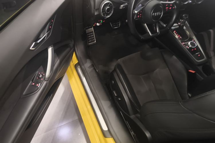 Used Audi TT 2015 TT Coupe 45 TFSI quattro Driver Seat