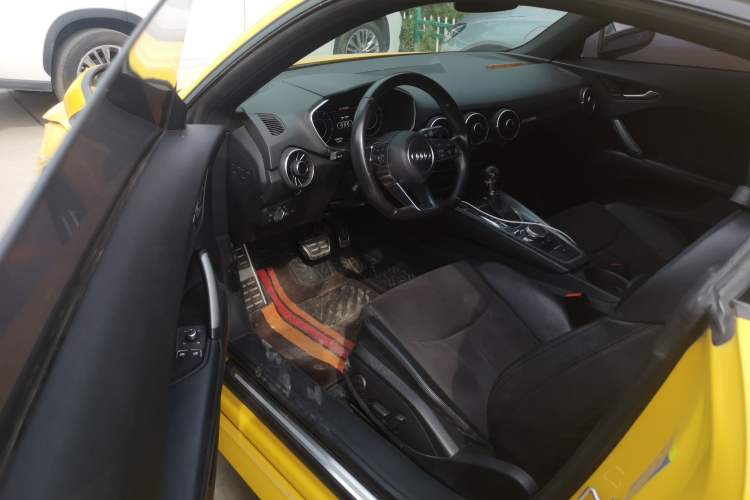 Used Audi TT 2015 TT Coupe 45 TFSI quattro Driver Seat