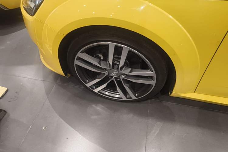 Used Audi TT 2015 TT Coupe 45 TFSI quattro Left Front Wheel Hub