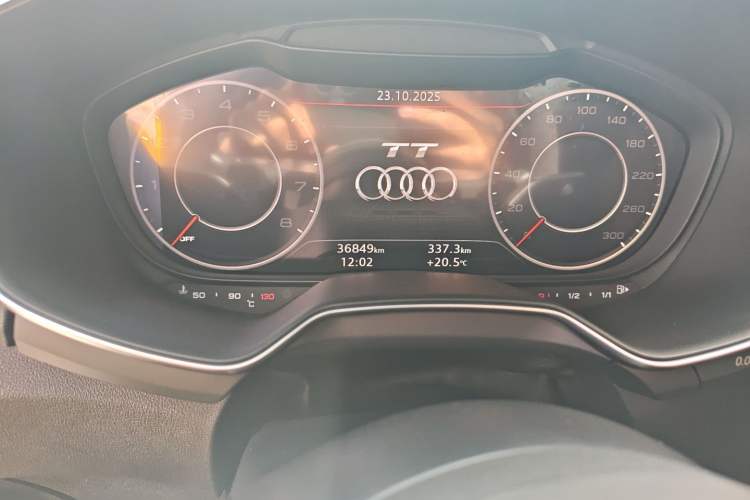 Used Audi TT 2015 TT Coupe 45 TFSI Odometer Close Up