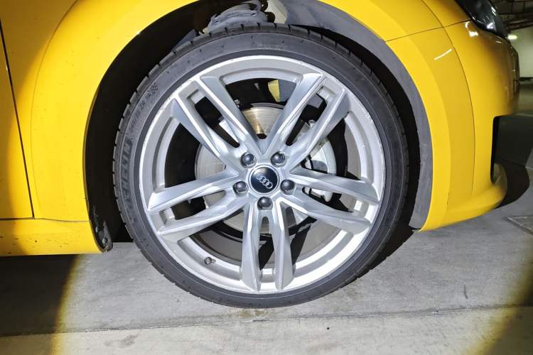 Used Audi TT 2015 TT Coupe 45 TFSI quattro Right Front Wheel Hub