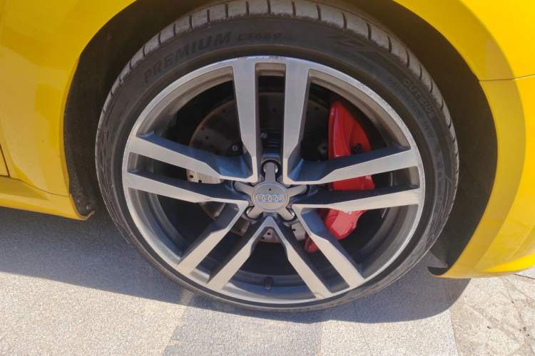 Used Audi TT 2015 TT Coupe 45 TFSI quattro Right Front Wheel Hub