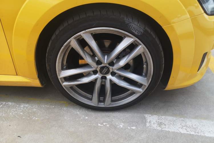 Used Audi TT 2015 TT Coupe 45 TFSI quattro Right Front Wheel Hub