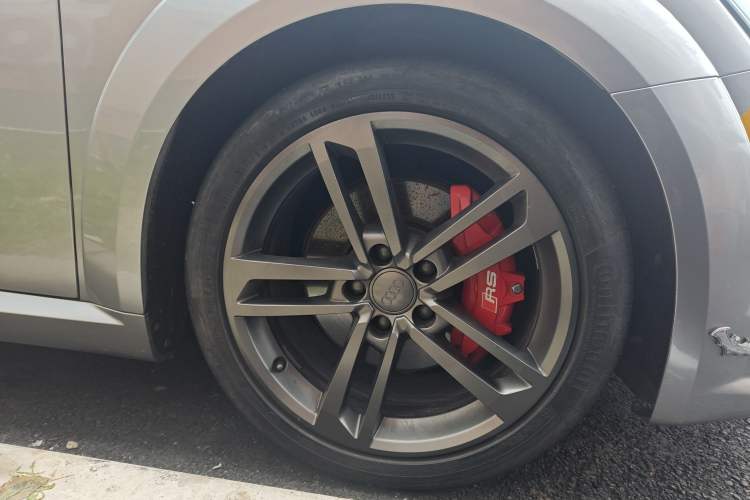 Used Audi TT 2017 TT Coupe 45 TFSI Right Front Wheel Hub
