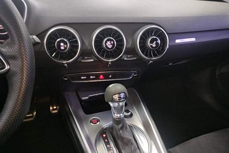 Used Audi TT 2017 TT Coupe 45 TFSI Audio And AC Panel
