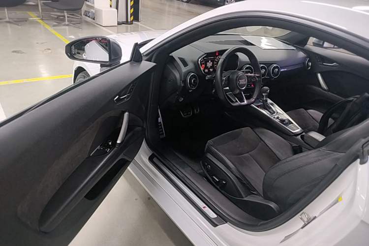 Used Audi TT 2017 TT Coupe 45 TFSI Driver Seat