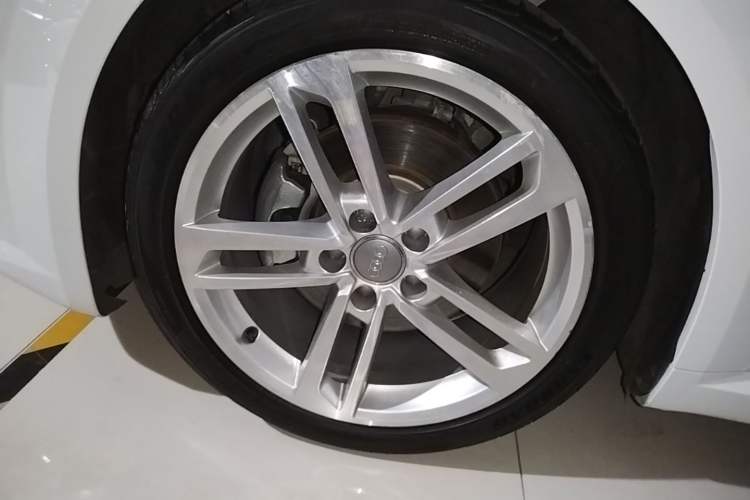 Used Audi TT 2017 TT Coupe 45 TFSI Left Front Wheel Hub