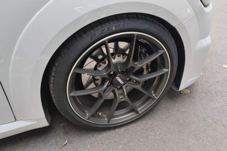 Used Audi TT 2017 TT Coupe 45 TFSI quattro Right Front Wheel Hub
