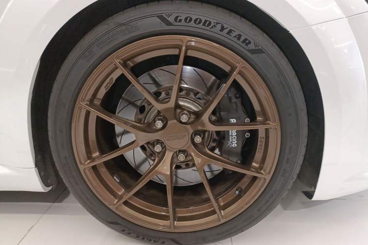 Used Audi TT 2017 TT Coupe 45 TFSI quattro Right Front Wheel Hub