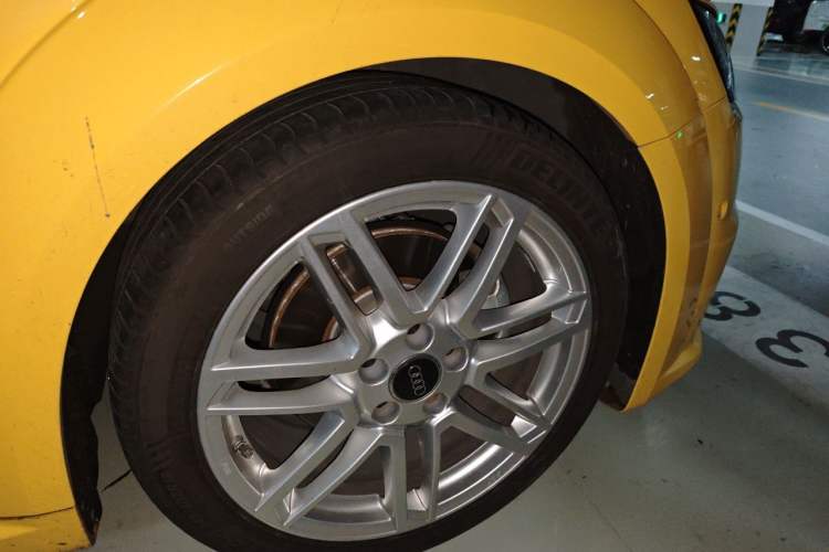 Used Audi TT 2017 TT Coupe 45 TFSI quattro Right Front Wheel Hub