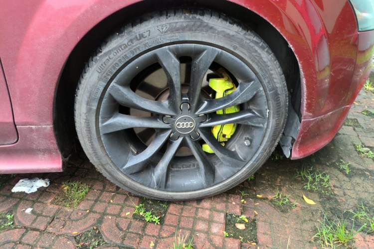 Used Audi TTS 2008 TTS Coupe 2.0TFSI quattro Right Front Wheel Hub