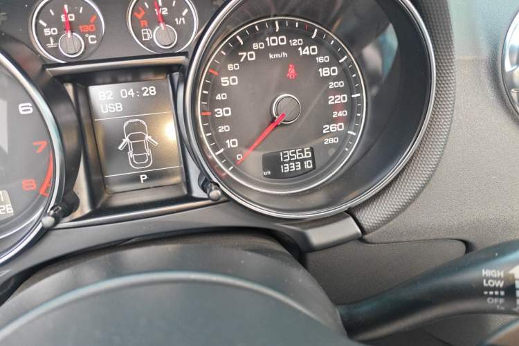 Used Audi TTS 2008 TTS Roadster 2.0TFSI quattro Odometer Close Up