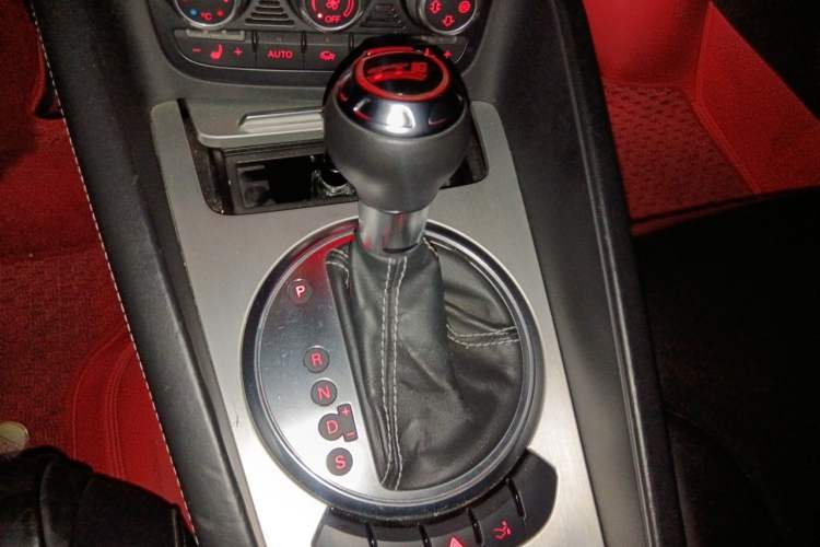 Used Audi TTS 2011 TTS Coupe 2.0TFSI quattro Gear Lever
