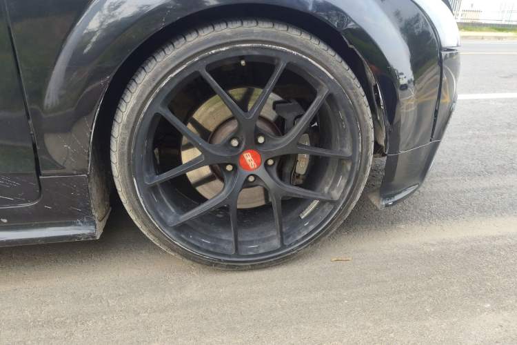 Used Audi TTS 2011 TTS Roadster 2.0TFSI quattro Right Front Wheel Hub