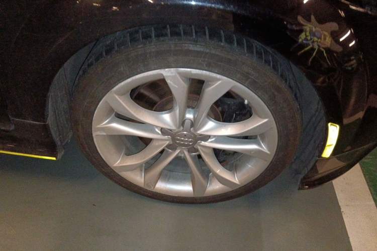 Used Audi TTS 2011 TTS Coupe 2.0TFSI quattro Right Front Wheel Hub