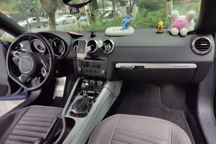 Used Audi TTS 2011 TTS Coupe 2.0TFSI quattro Center Console