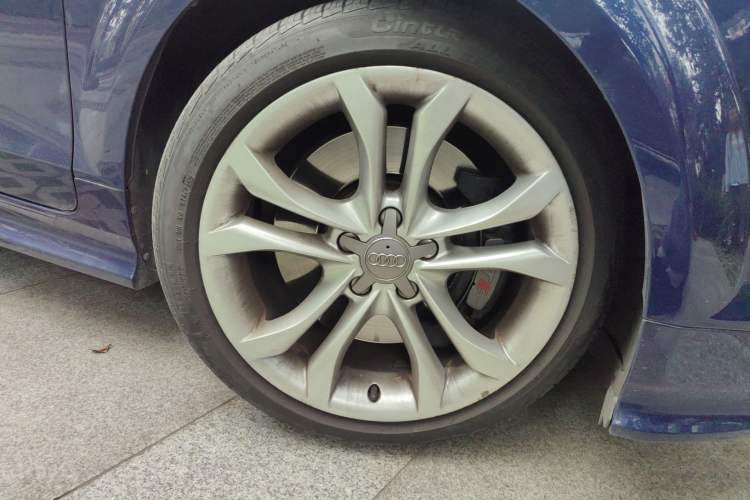 Used Audi TTS 2011 TTS Coupe 2.0TFSI quattro Right Front Wheel Hub
