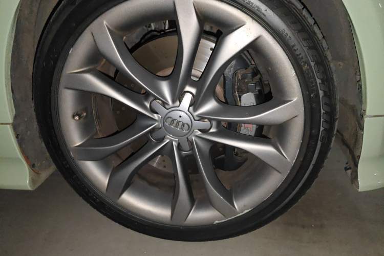 Used Audi TTS 2011 TTS Coupe 2.0TFSI quattro Right Front Wheel Hub