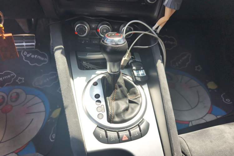 Used Audi TTS 2011 TTS Coupe 2.0TFSI quattro Gear Lever