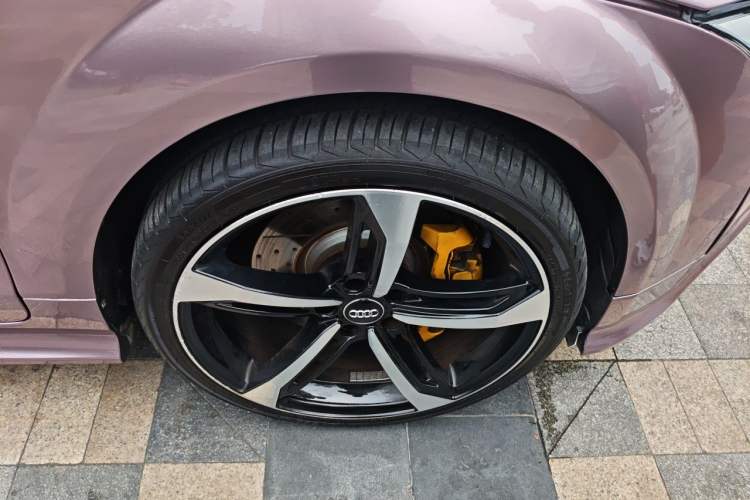 Used Audi TTS 2011 TTS Coupe 2.0TFSI quattro Right Front Wheel Hub