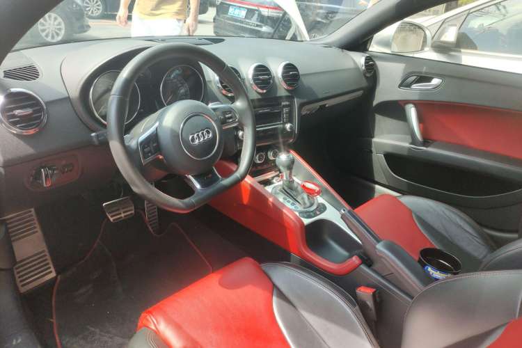 Used Audi TTS 2011 TTS Coupe 2.0TFSI quattro Center Console