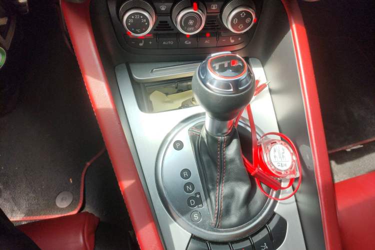 Used Audi TTS 2011 TTS Coupe 2.0TFSI quattro Gear Lever