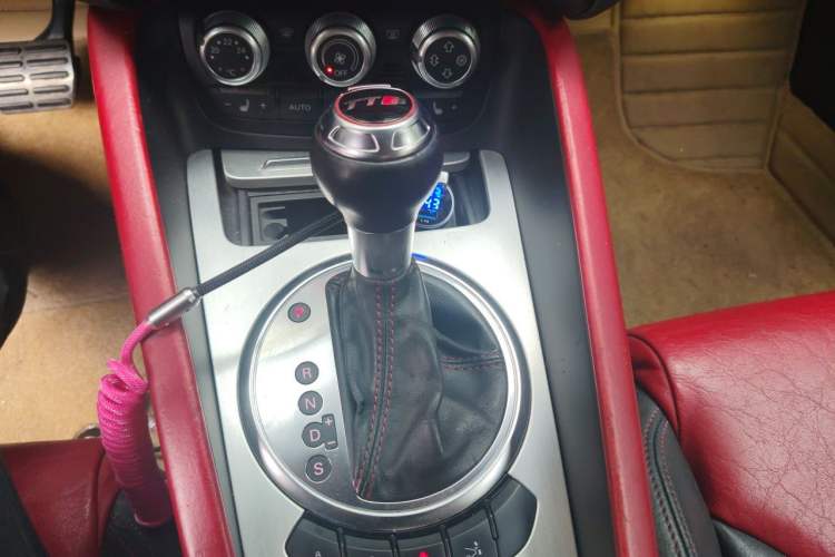Used Audi TTS 2011 TTS Coupe 2.0TFSI quattro Gear Lever