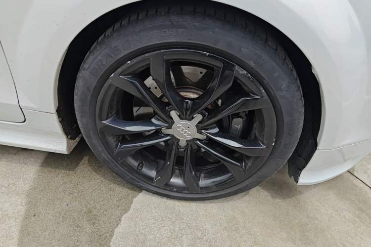 Used Audi TTS 2011 TTS Coupe 2.0TFSI quattro Right Front Wheel Hub