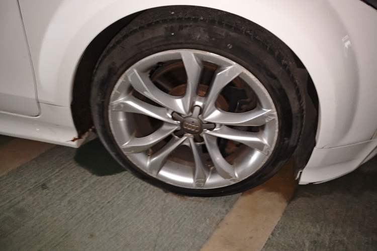Used Audi TTS 2011 TTS Coupe 2.0TFSI quattro Right Front Wheel Hub