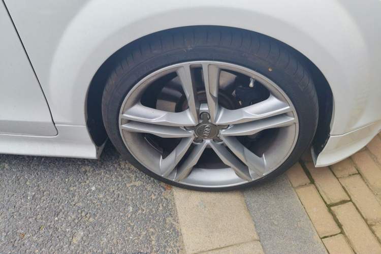 Used Audi TTS 2011 TTS Coupe 2.0TFSI quattro Right Front Wheel Hub