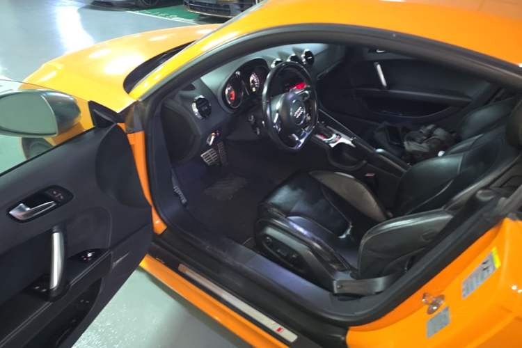 Used Audi TTS 2011 TTS Coupe 2.0TFSI quattro Driver Seat