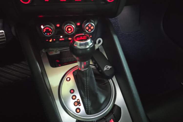 Used Audi TTS 2011 TTS Coupe 2.0TFSI quattro Gear Lever