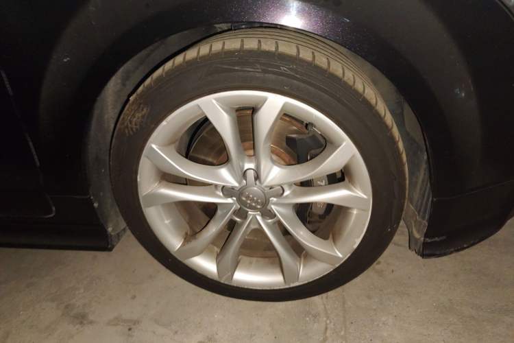 Used Audi TTS 2013 TTS Coupe 2.0TFSI quattro Right Front Wheel Hub