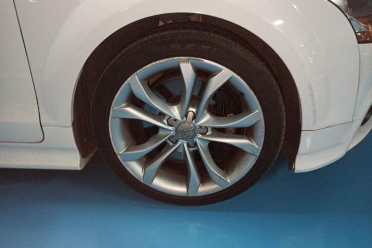 Used Audi TTS 2013 TTS Coupe 2.0TFSI quattro Right Front Wheel Hub
