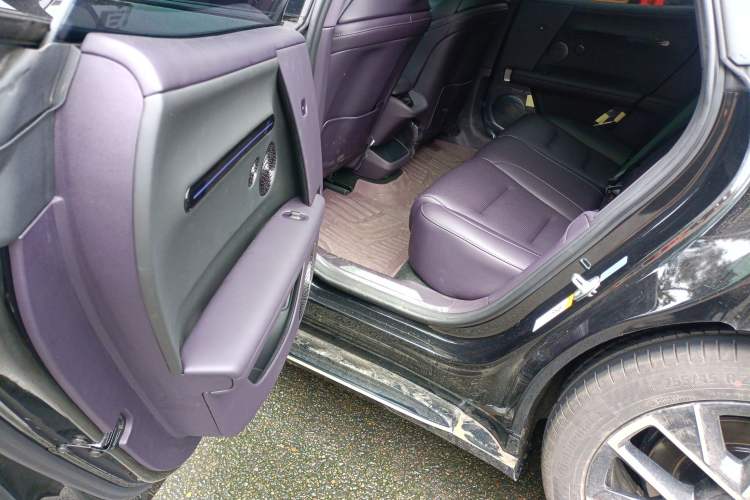 Used Avatr 06 2025 Pro Range-Extended Edition Left Rear Seat