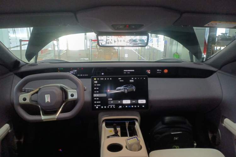 Used Avatr 06 2025 Pro Range-Extended Edition Center Console