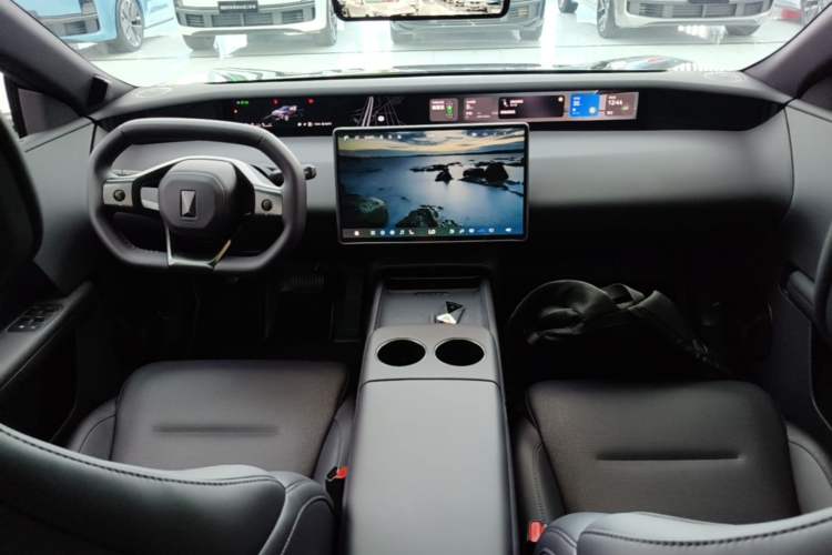 Used Avatr 06 2025 Max Extended-Range Edition Center Console