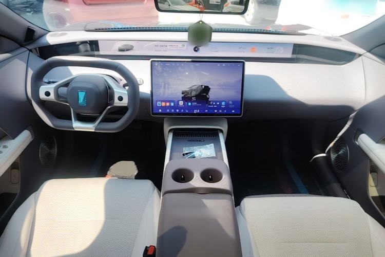 Used Avatr 06 2025 Max All-Electric Version Center Console