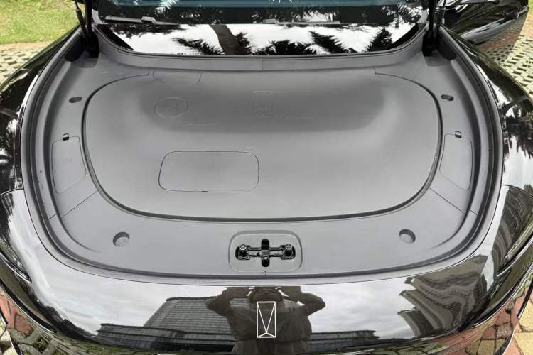Used Avatr 06 2025 Max Extended-Range Edition Engine Bay