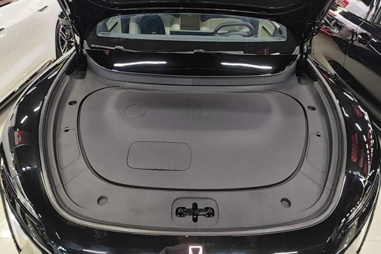 Used Avatr 06 2025 Pro Range-Extended Edition Engine Bay