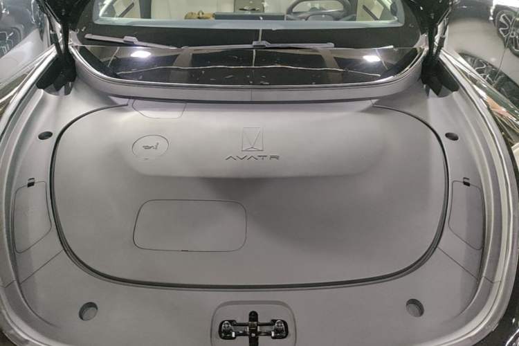 Used Avatr 06 2025 Pro Range-Extended Edition Engine Bay