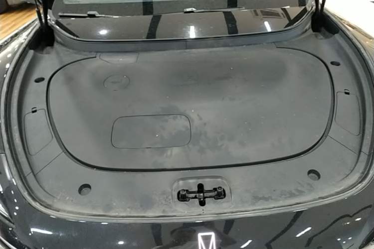Used Avatr 06 2025 Max Extended-Range Edition Engine Bay