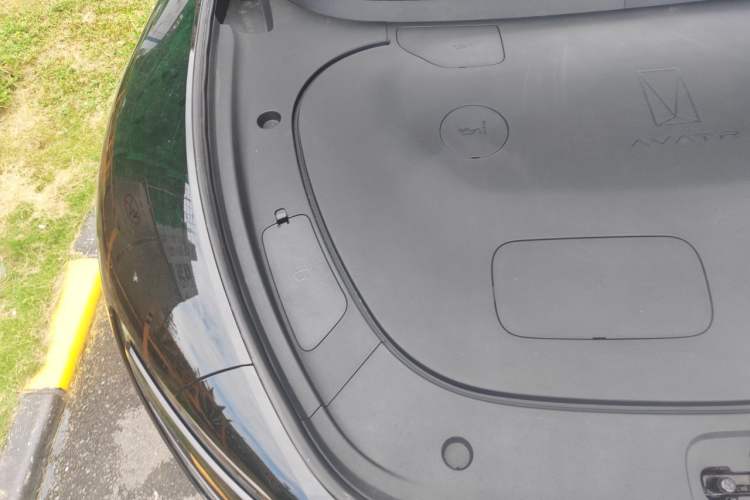 Used Avatr 06 2025 Max Extended-Range Edition Engine Bay Right