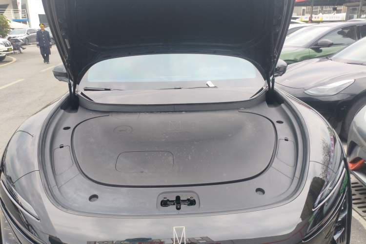 Used Avatr 06 2025 Pro Range-Extended Edition Engine Bay