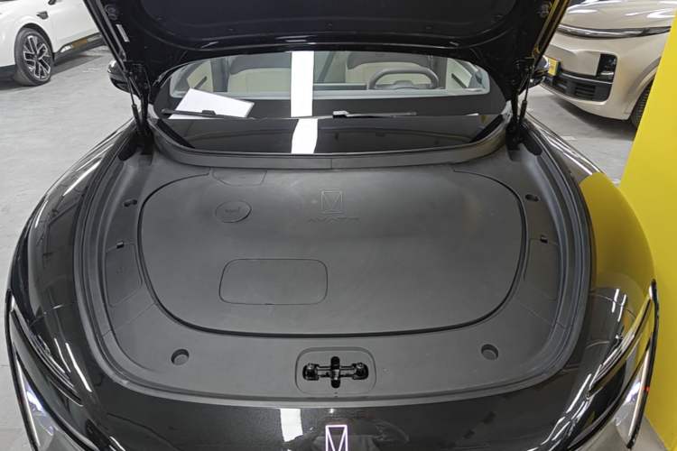 Used Avatr 06 2025 Max Extended-Range Edition Engine Bay