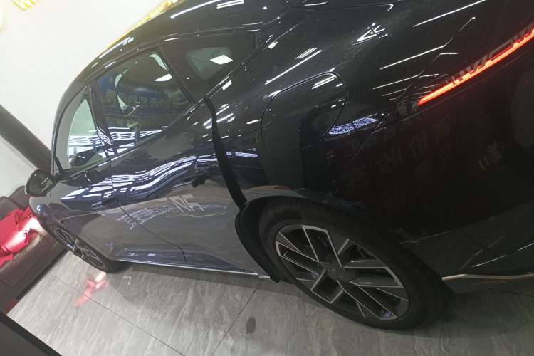 Used Avatr 06 2025 Max Extended-Range Edition Exterior 3